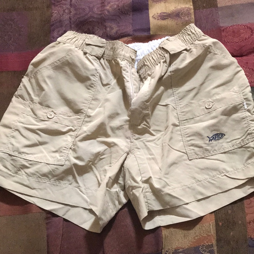 Aftco khaki shorts